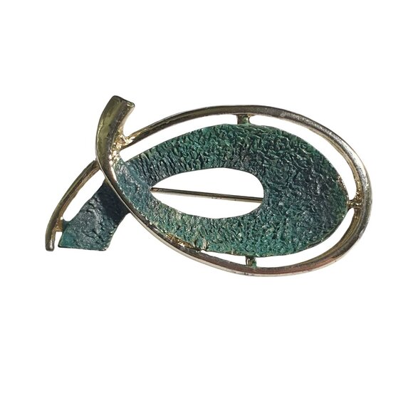 Gold Tone Textured Modernist Fish Pin Brooch Patina Teal Abstract Design Retro - Picture 1 of 5